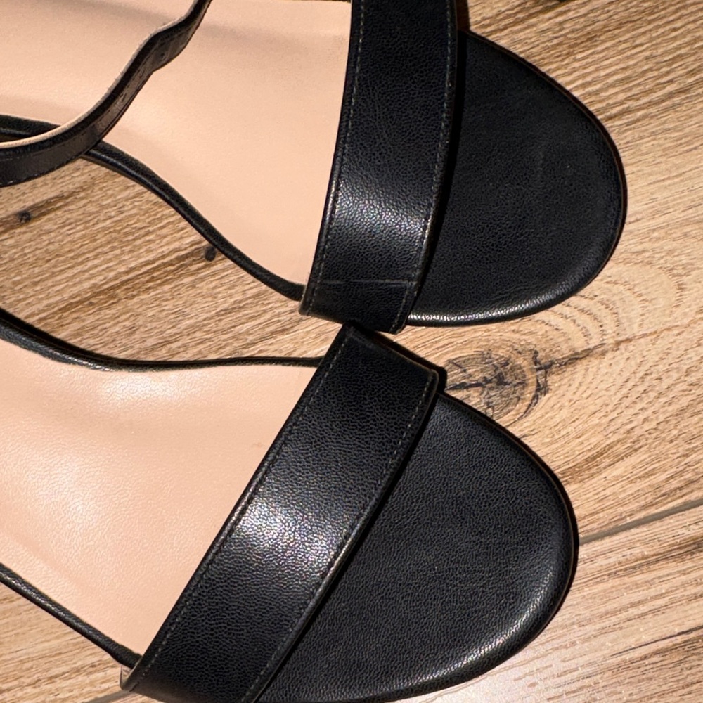 Elegant Black Strappy Women's Sandals - Picture 6 of 8